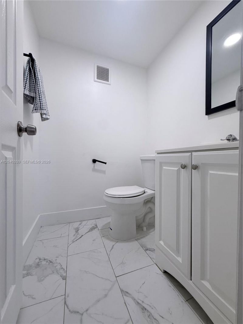 6780 W 2nd Ct, Unit 212, Hialeah, FL 33012 Photo