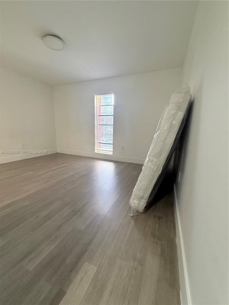 6780 W 2nd Ct, Unit 212, Hialeah, FL 33012 Photo