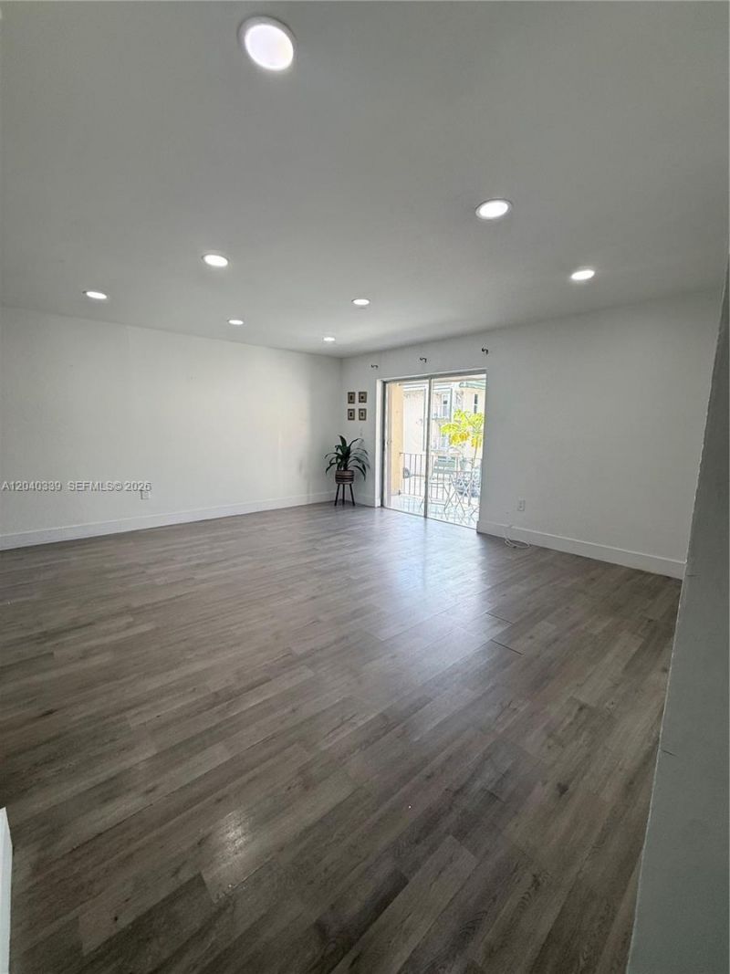 6780 W 2nd Ct, Unit 212, Hialeah, FL 33012 Photo