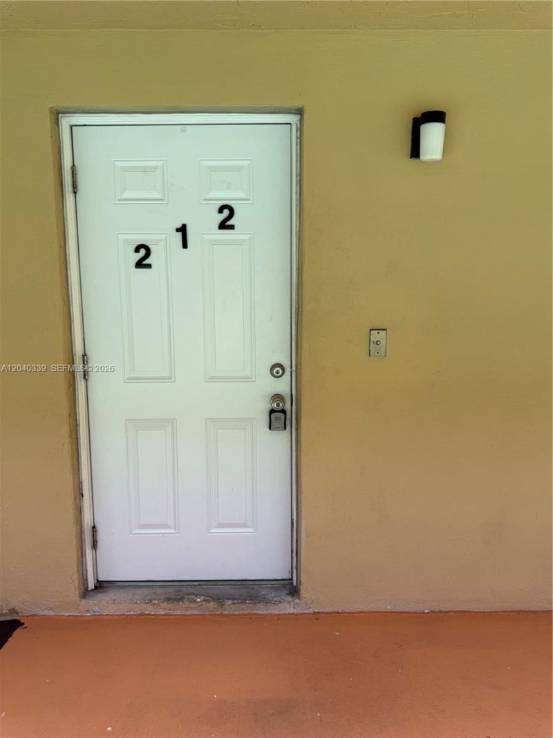6780 W 2nd Ct, Unit 212, Hialeah, FL 33012 Photo