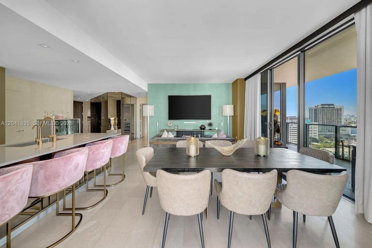 88 SW 7th St , Unit 1212, Miami, FL 33130 Photo