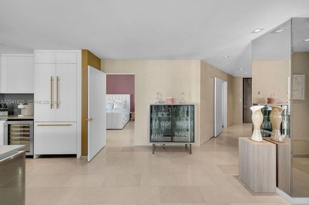 88 SW 7th St , Unit 1212, Miami, FL 33130 Photo