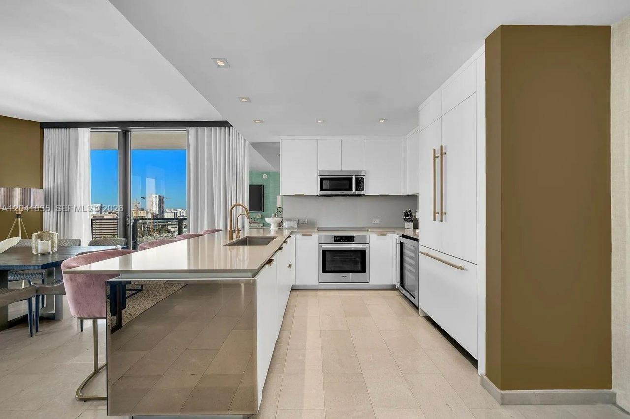 88 SW 7th St , Unit 1212, Miami, FL 33130 Photo