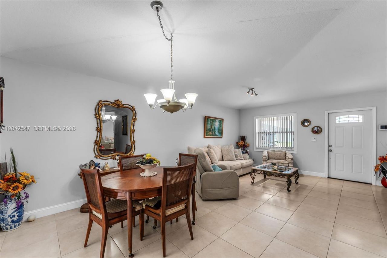 18250 SW 139th Ct, Miami, FL 33177 Photo