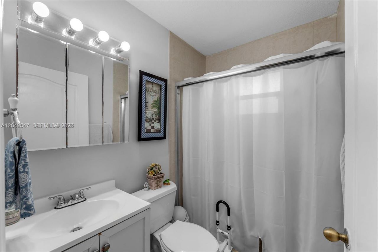 18250 SW 139th Ct, Miami, FL 33177 Photo