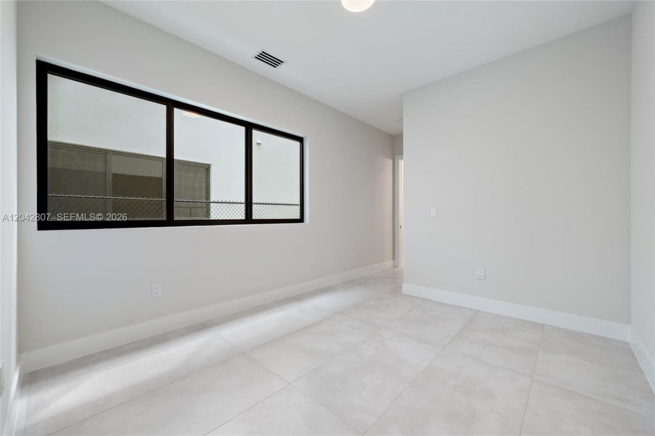 2747 SW 23rd Ter, Miami, FL 33145 Photo