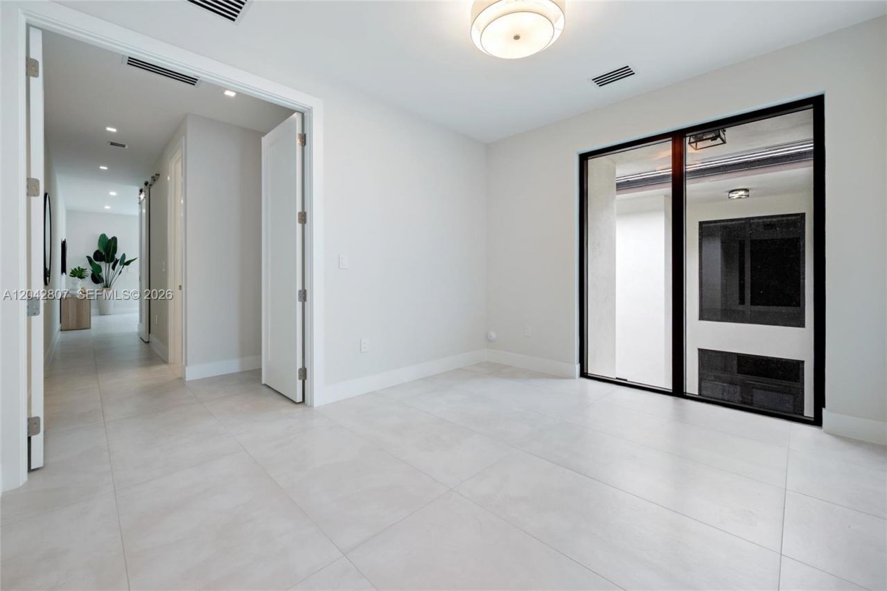 2747 SW 23rd Ter, Miami, FL 33145 Photo