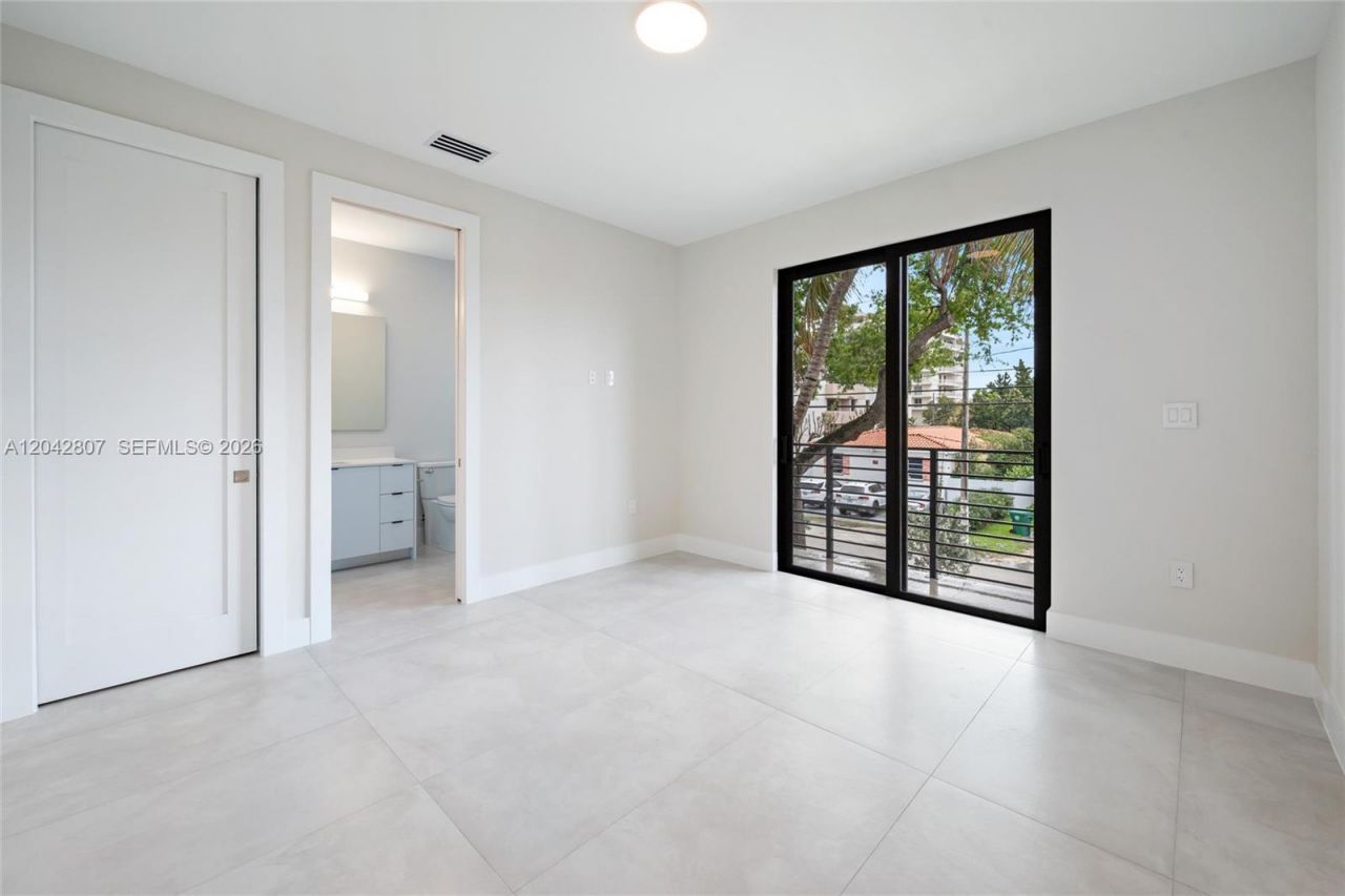 2747 SW 23rd Ter, Miami, FL 33145 Photo