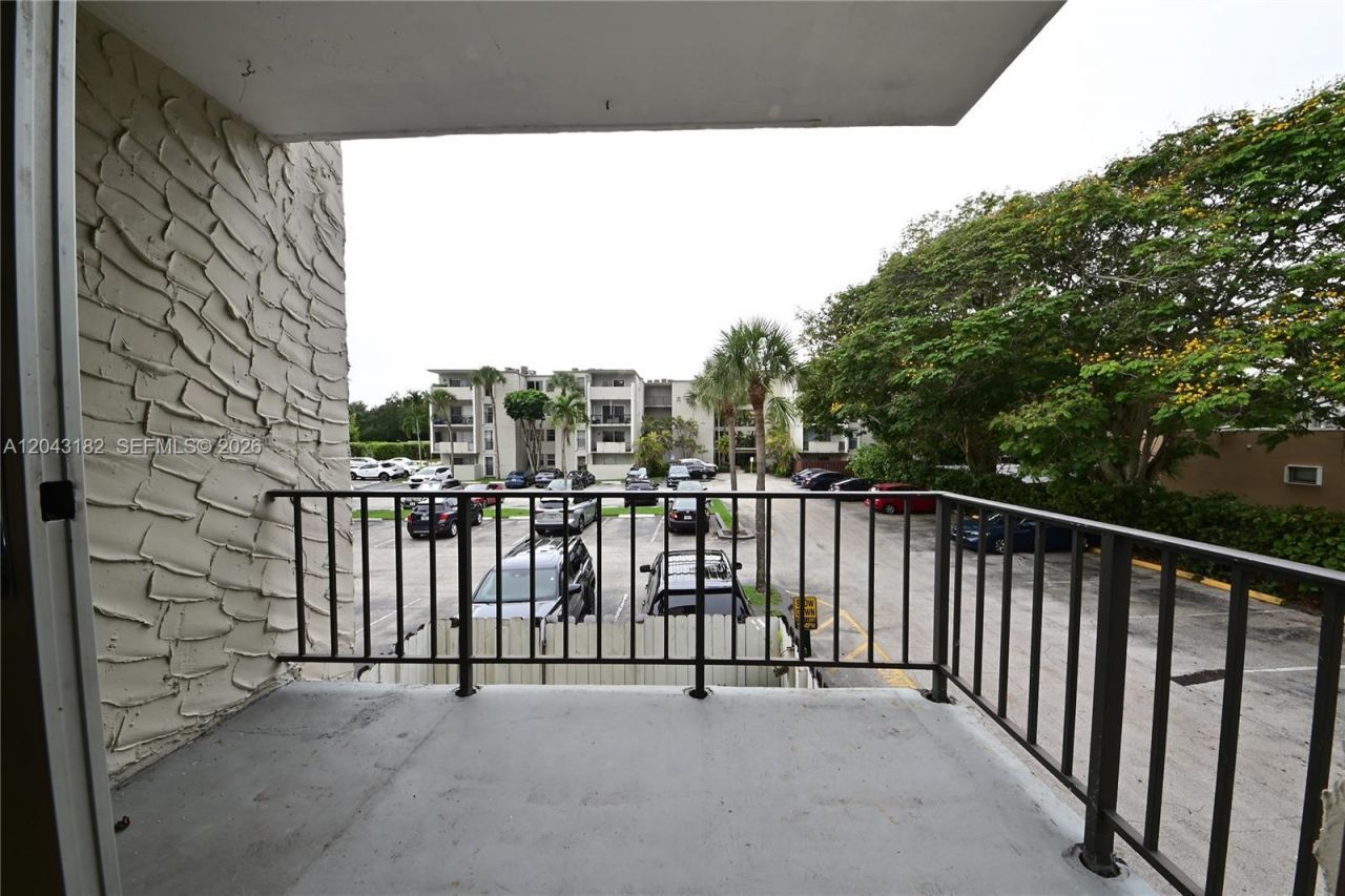 6900 N Kendall Dr, Unit A209, Pinecrest, FL 33156 Photo