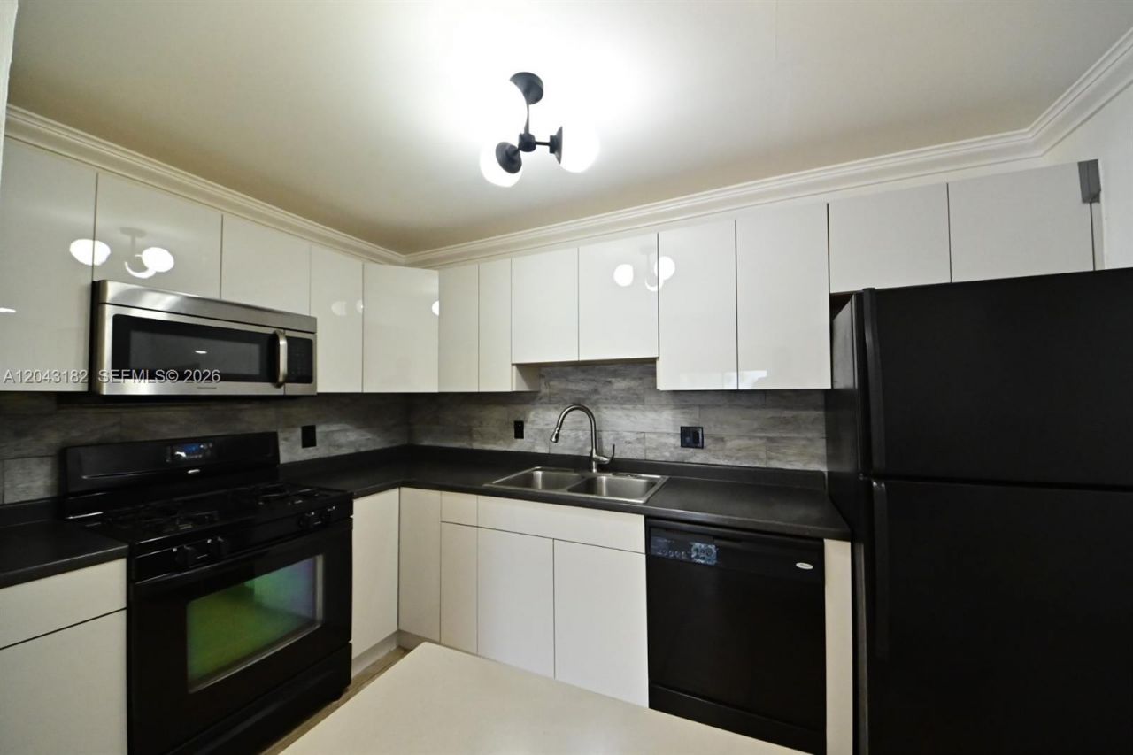 6900 N Kendall Dr, Unit A209, Pinecrest, FL 33156 Photo