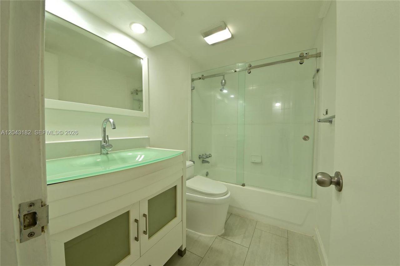 6900 N Kendall Dr, Unit A209, Pinecrest, FL 33156 Photo