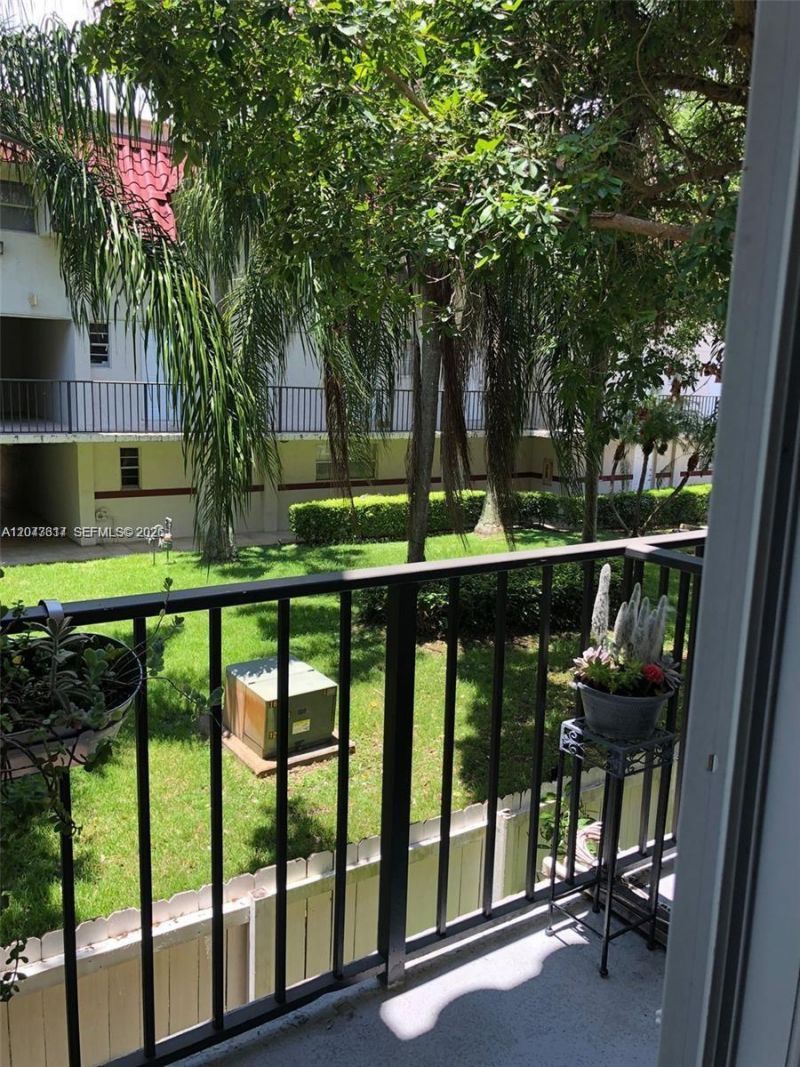 6705 N Kendall Dr, Unit 312, Pinecrest, FL 33156 Photo