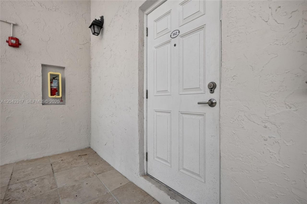 6705 N Kendall Dr, Unit 312, Pinecrest, FL 33156 Photo