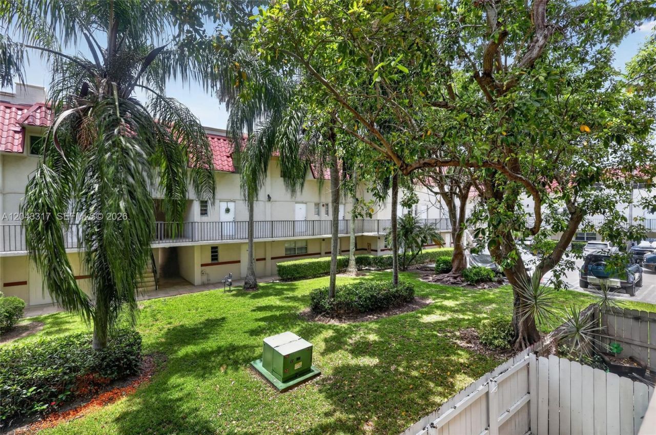 6705 N Kendall Dr, Unit 312, Pinecrest, FL 33156 Photo