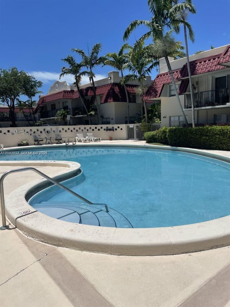 6705 N Kendall Dr, Unit 312, Pinecrest, FL 33156 Photo