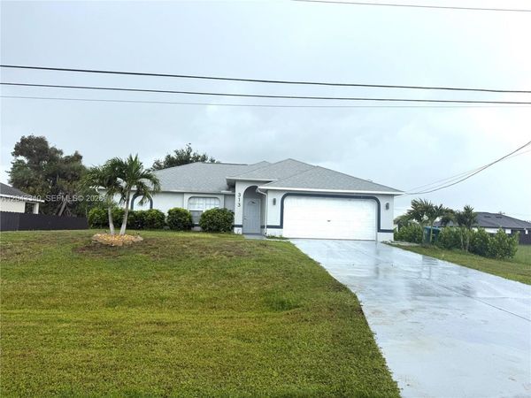 313 NW 16 PL , Cape Coral, FL 33993