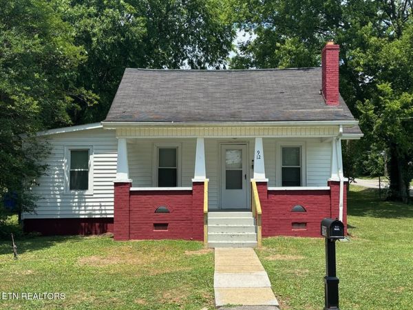 912 Medaris St, Clinton, TN 37716
