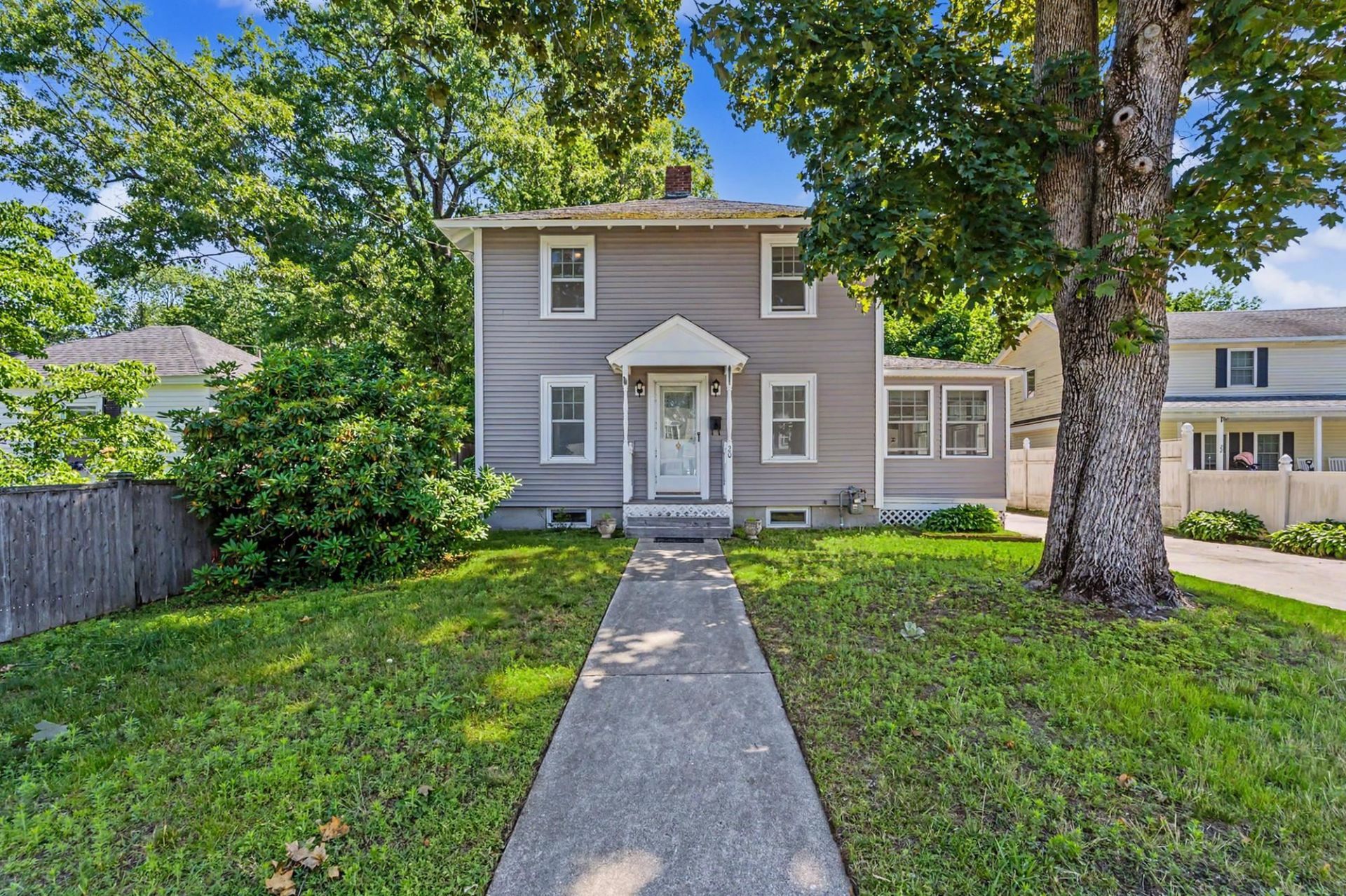 20 Lawndale Avenue, Nashua, NH 03060 Main Photo