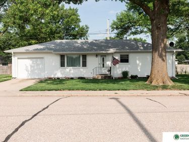 710 N Mayhew Drive, York, NE 68467