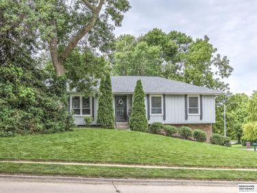 904 S 153 Street, Omaha, NE 68154