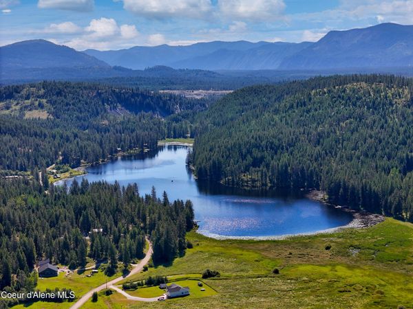 447 S Beaver Lake RD, Athol, ID 83801