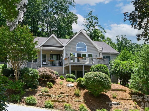 77 Carriage West Drive, Hendersonville, NC 28791