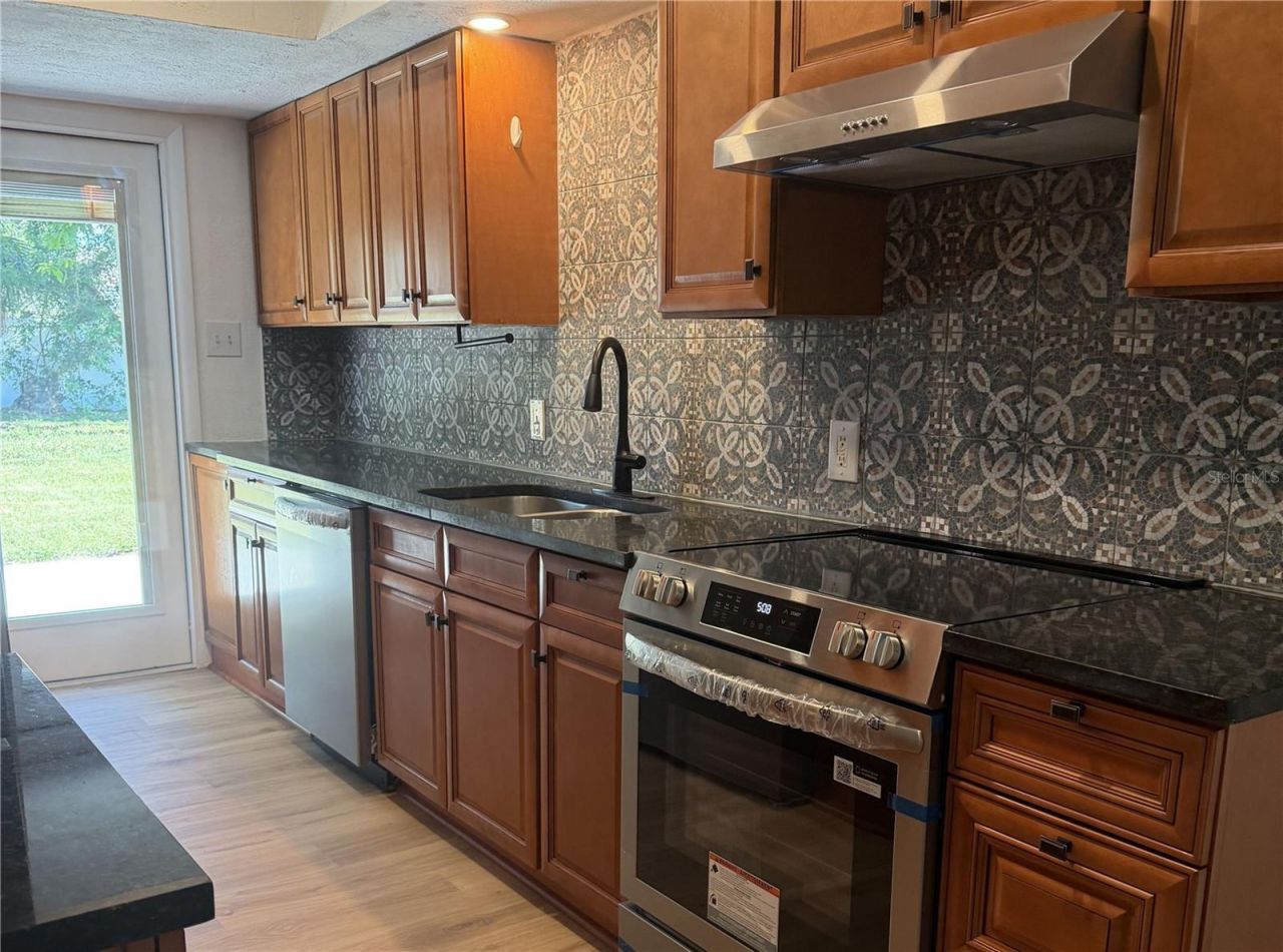 870 86th Avenue N, Saint Petersburg, FL 33702 Photo
