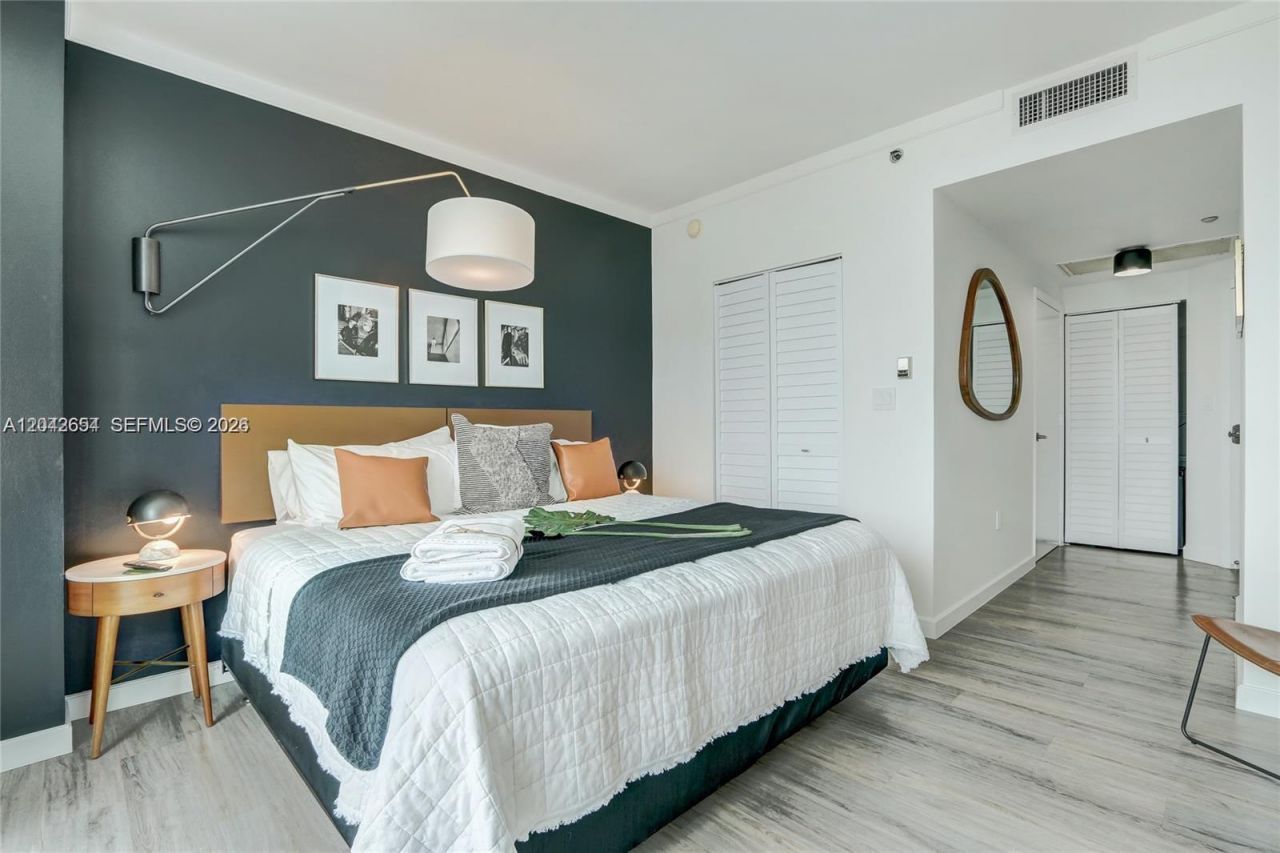 2889 Mcfarlane Rd , Unit 1811, Miami, FL 33133 Photo
