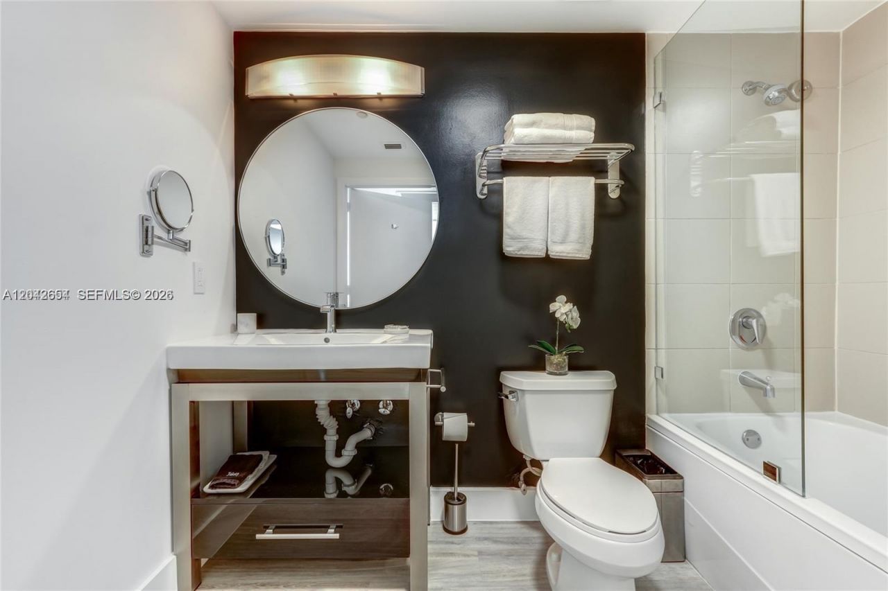 2889 Mcfarlane Rd , Unit 1811, Miami, FL 33133 Photo
