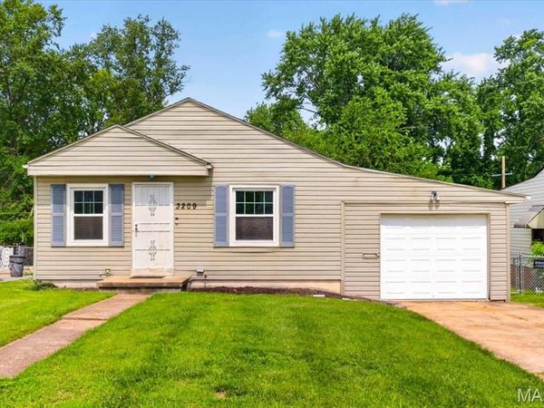 3209 Lynros Drive, St Ann, MO 63074