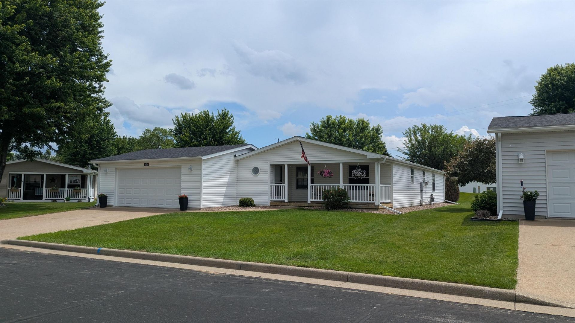 3121 Spruce Street, Holmen, WI 54636 Main Photo