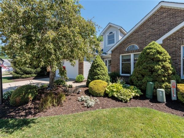 19687 Cross Creek Oval , Strongsville, OH 44136