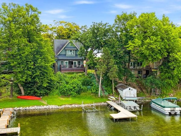 2125 N Peninsula ROAD, Oconomowoc, WI 53066