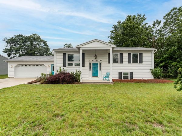 1686 Sherwood Avenue, Dorr, MI 49323
