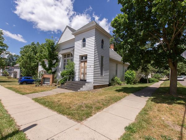 31 Vine Street, Hillsdale, MI 49242