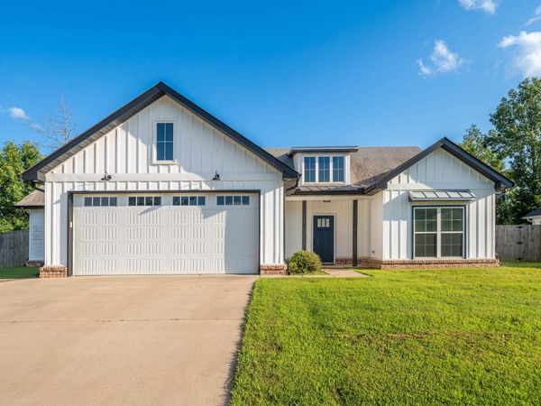 2009 Berkshire Drive, Benton, AR 72019