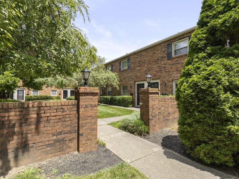 4714 Merrifield Place, Unit 70, Columbus, OH 43220 Photo 2