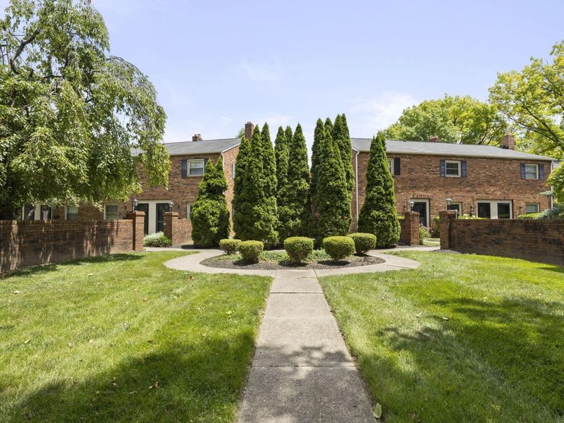 4714 Merrifield Place, Unit 70, Columbus, OH 43220 Photo 3