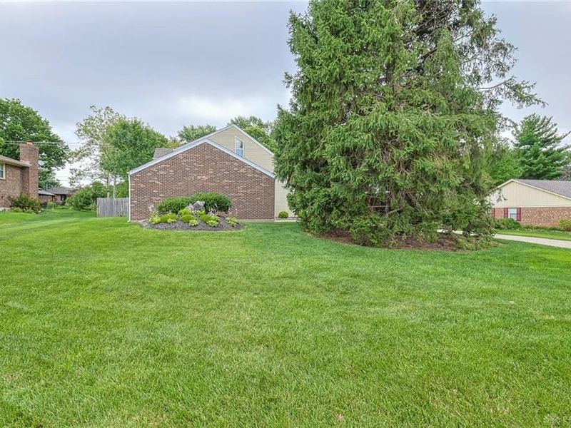 9040 S Normandy Lane, Washington Township, OH 45458 Photo 2