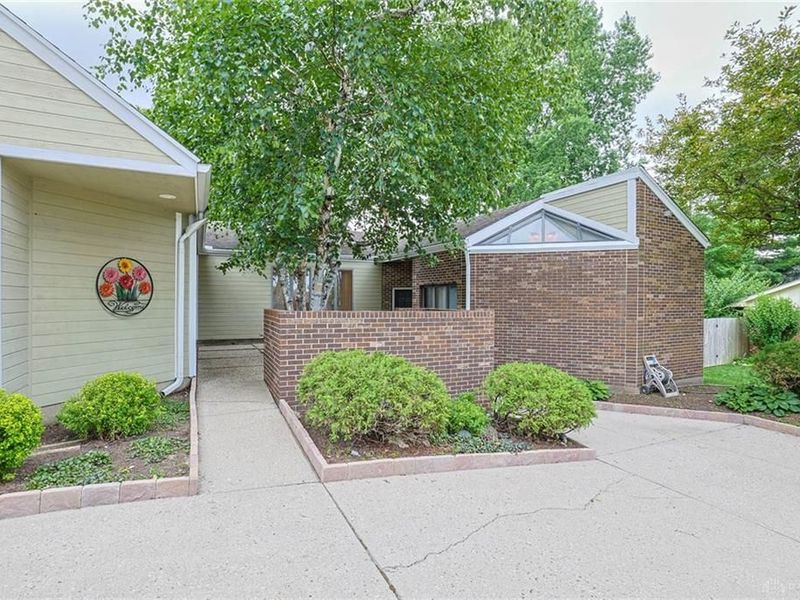 9040 S Normandy Lane, Washington Township, OH 45458 Photo 5