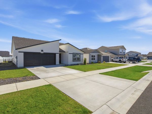 1712 E B St, Deer Park, WA 99006