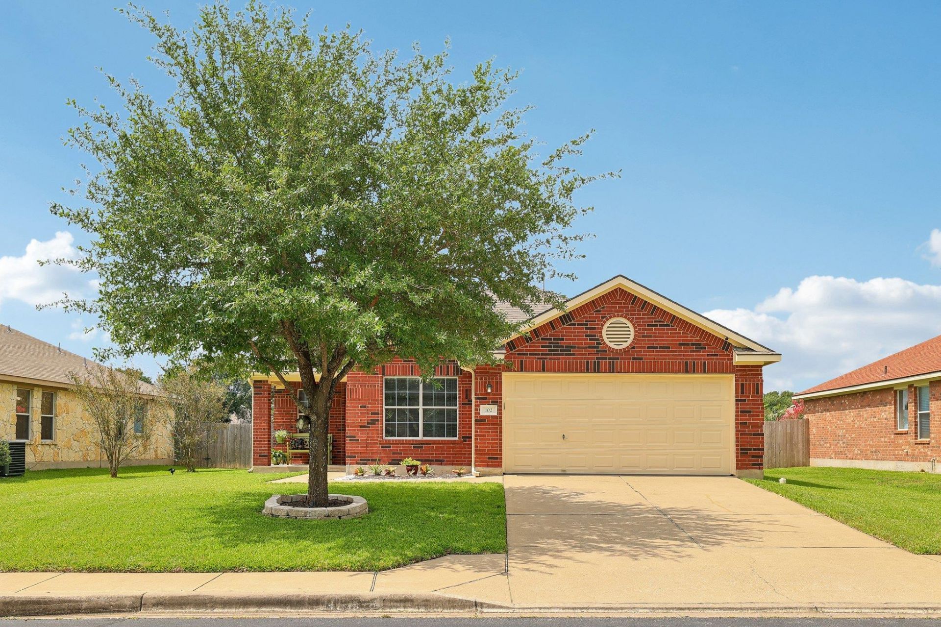 102 Thompson Trl, Bastrop, TX 78602 Main Photo