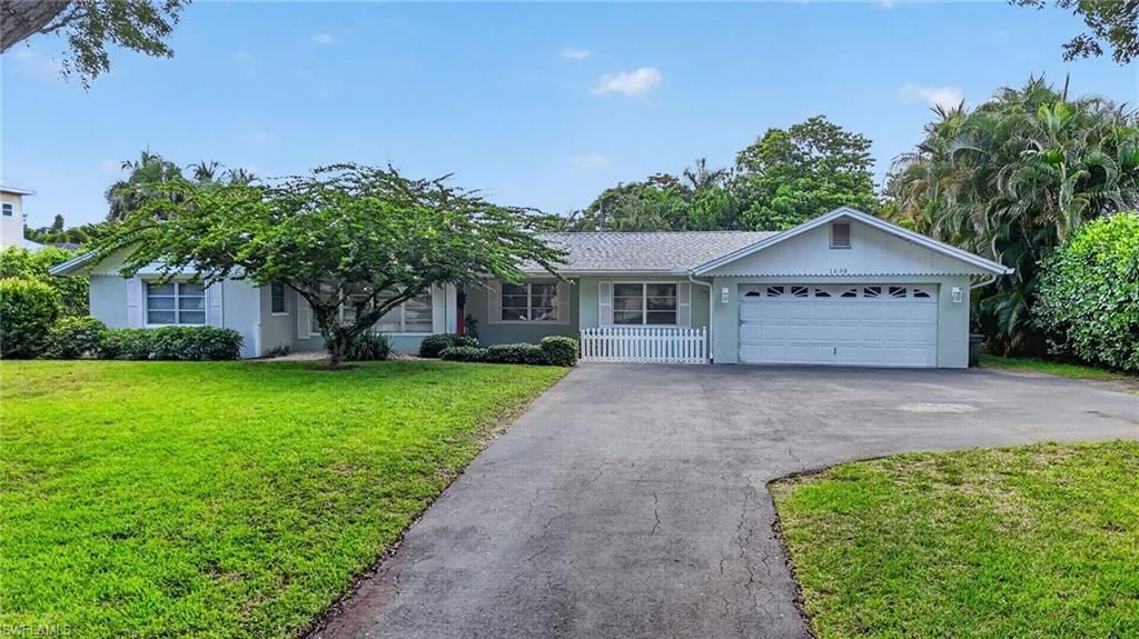 1608 Crayton Rd, Naples, FL 34102 Photo