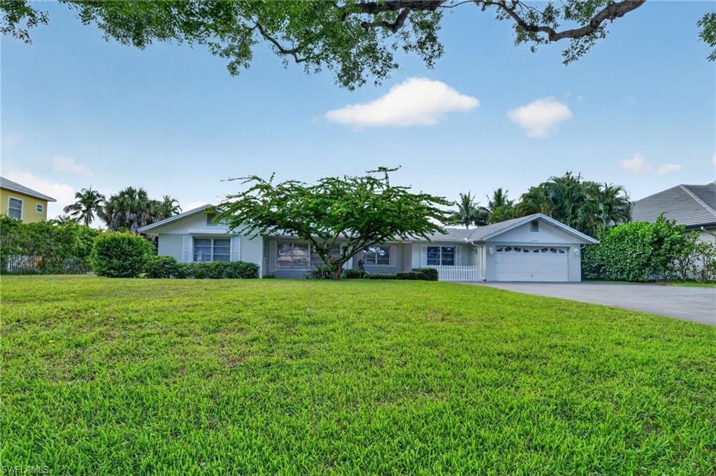 1608 Crayton Rd, Naples, FL 34102 Photo