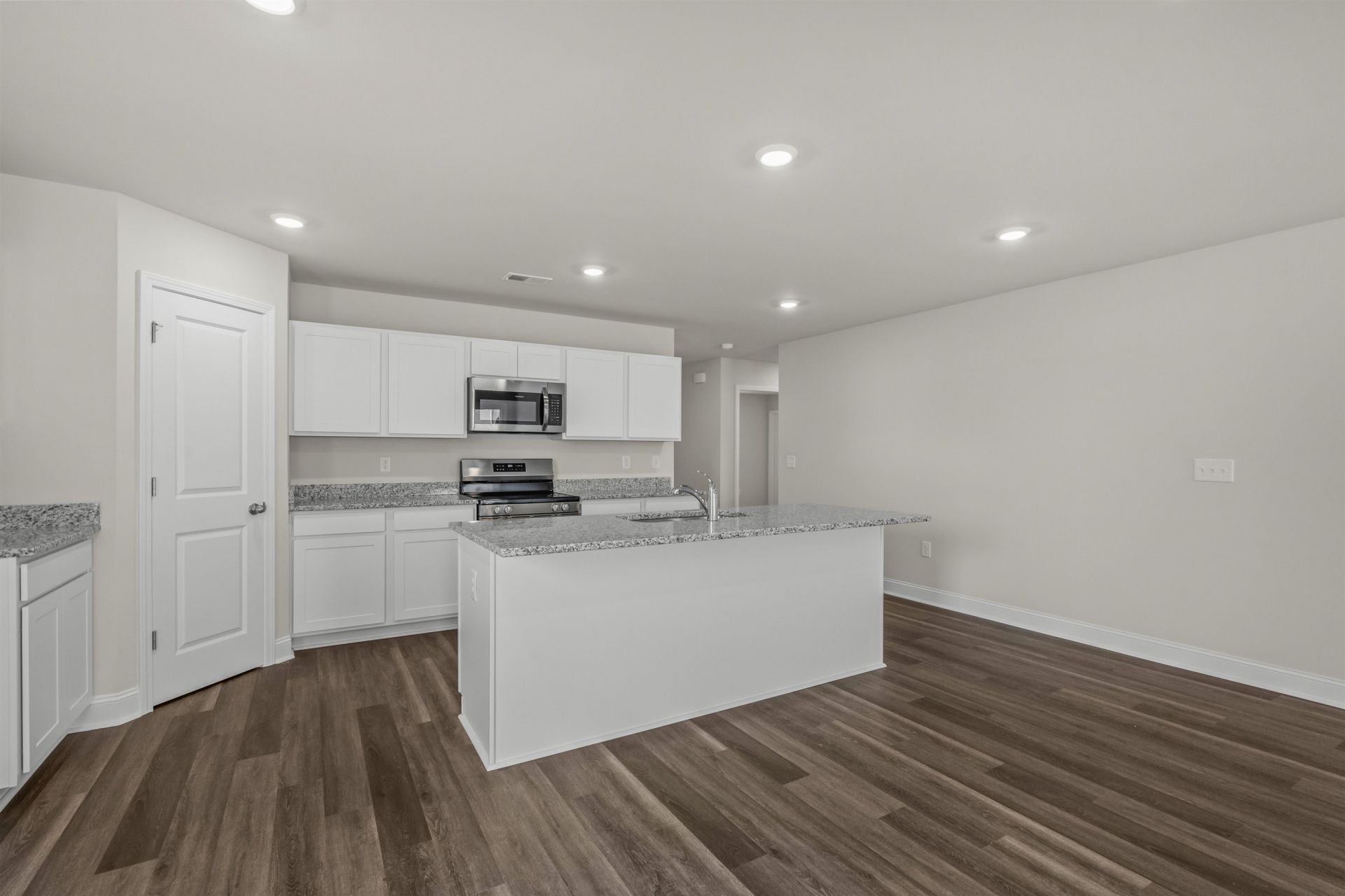 940 Caswell Dr. Photo 16