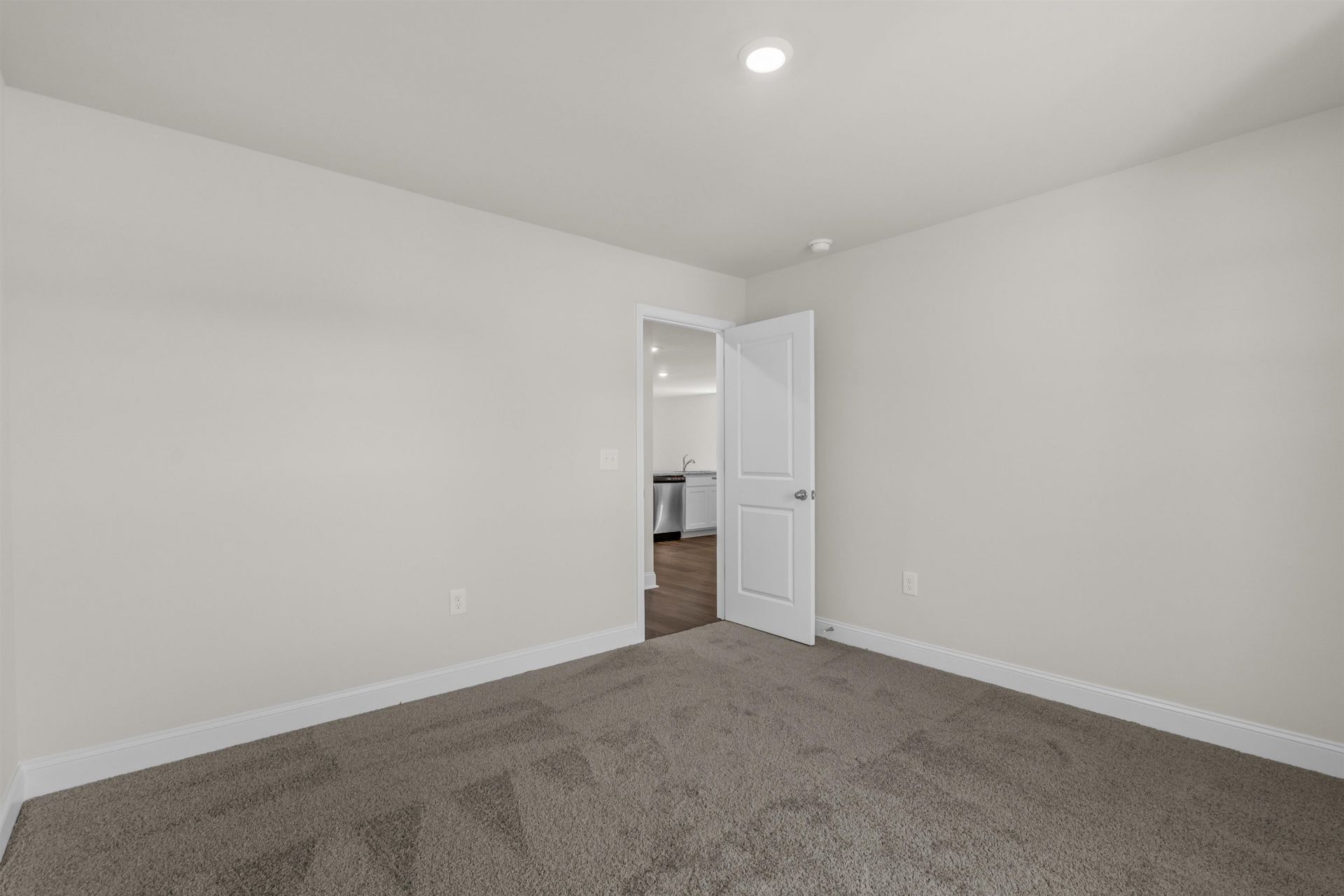 940 Caswell Dr. Photo 31