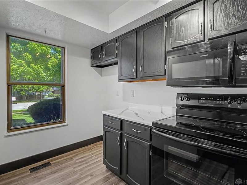 5562 Cobblegate Drive, Dayton, OH 45449 Photo 10