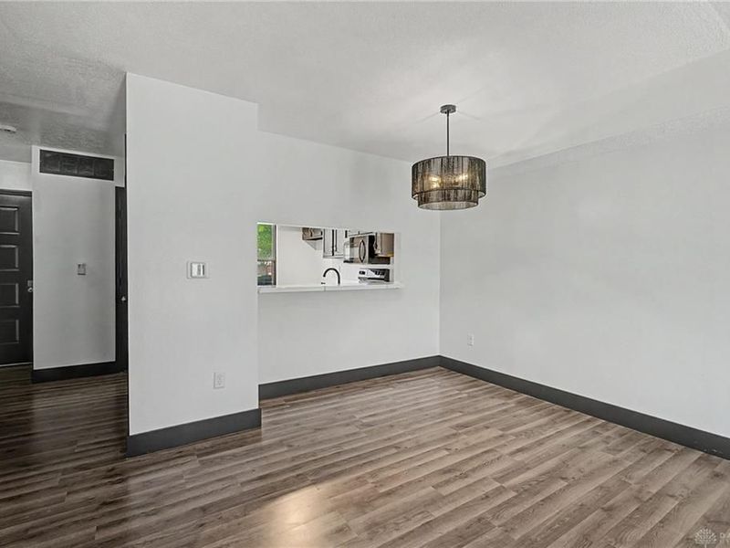 5562 Cobblegate Drive, Dayton, OH 45449 Photo 4