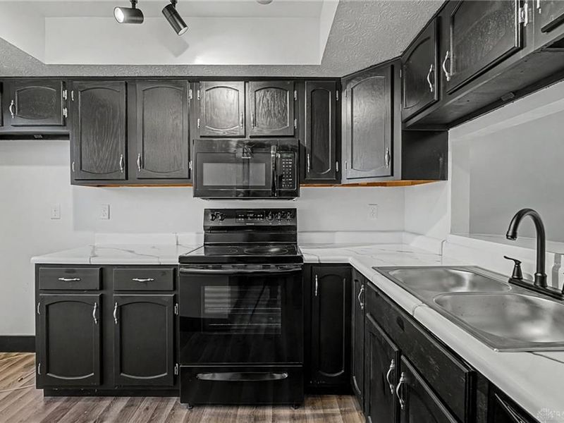 5562 Cobblegate Drive, Dayton, OH 45449 Photo 9