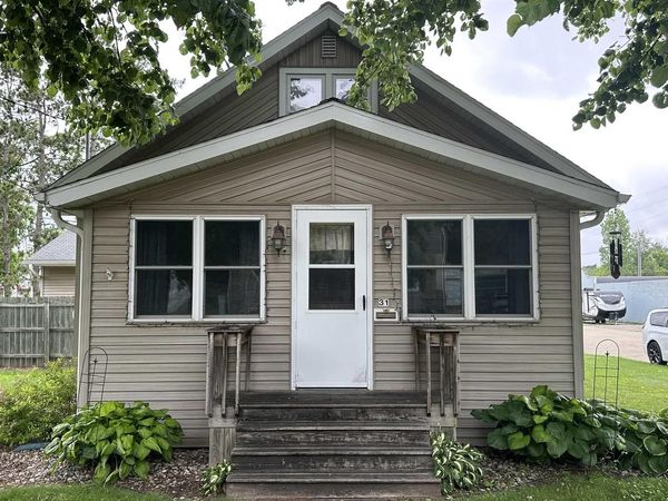 31 E 2ND STREET, Clintonville, WI 54929